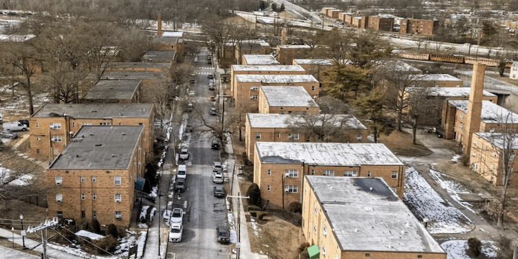 NFL Great Darrell Green Among New Owners Of Distressed Apartment Complex Near RFK